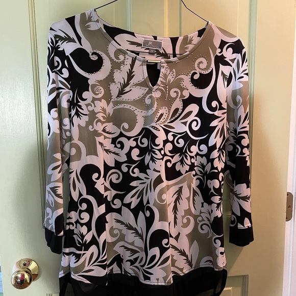 Patterned Blouse - Picture 3 of 7